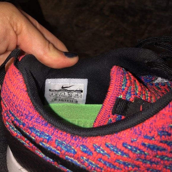 Nike Roshe Tennis Shoes - Picture 7 of 8